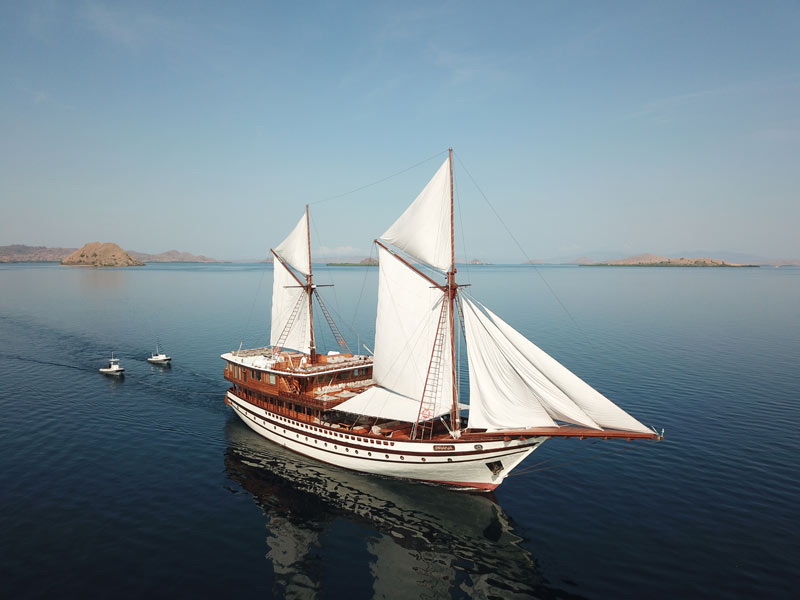S/Y Prana, Komodo